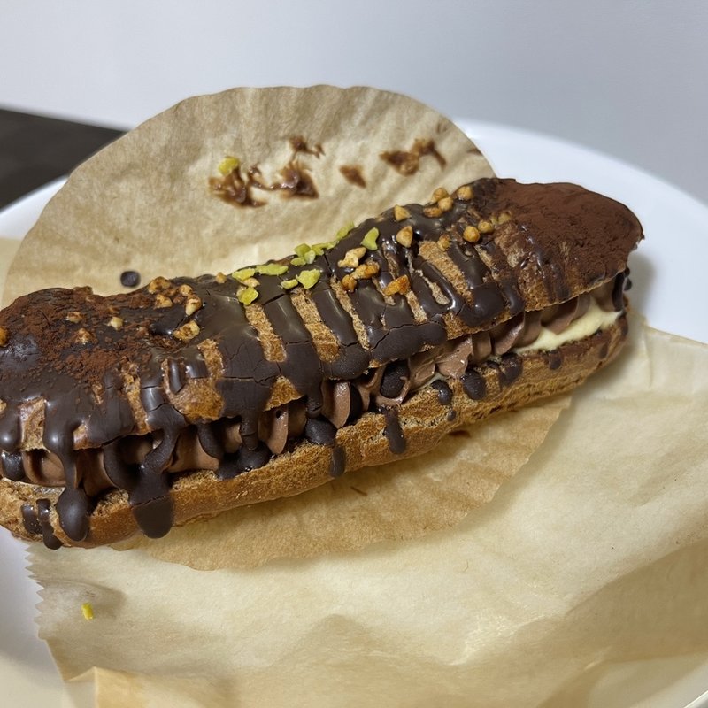 エクレール・ショコラ(ショコラトリープラン（chocolaterie plein）)