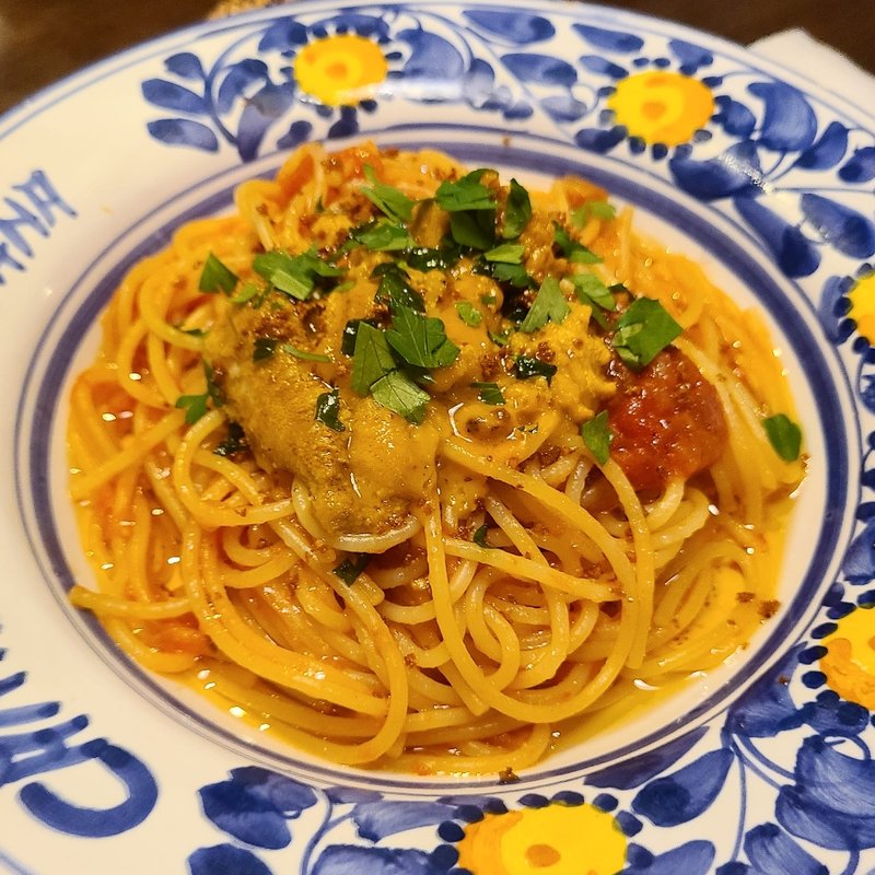 生ウニのトマトソーススパゲッティ焦がしニンニクがけ(カンティーナ シチリアーナ トゥットイル マーレ)