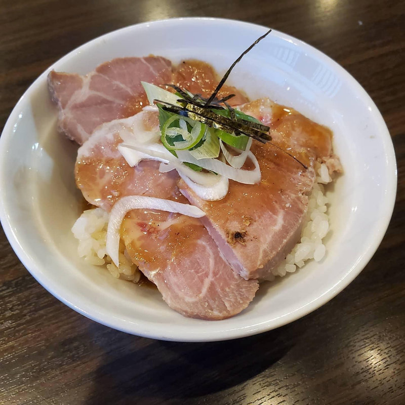 ローストポーク丼(らーめん剣豪)