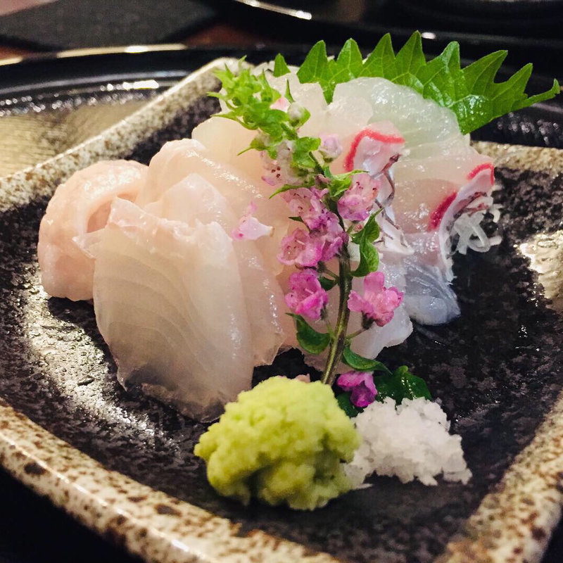 平目と真鯛のお造り(天麩羅からり)