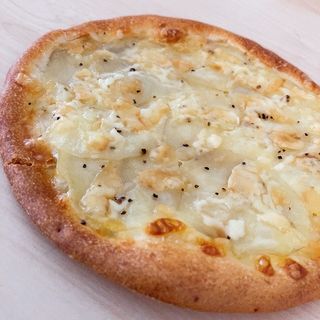 たっぷりチーズとジャガイモのピザ(ベイクショップ・アドマーニ)