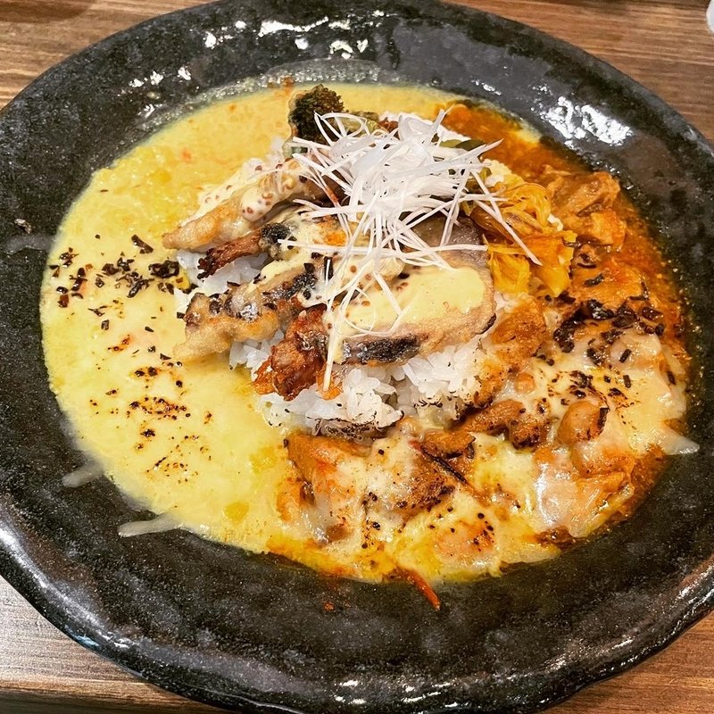 カツオの天ぷらと、出汁チキンカレー、そしてダル(らんらんルー)