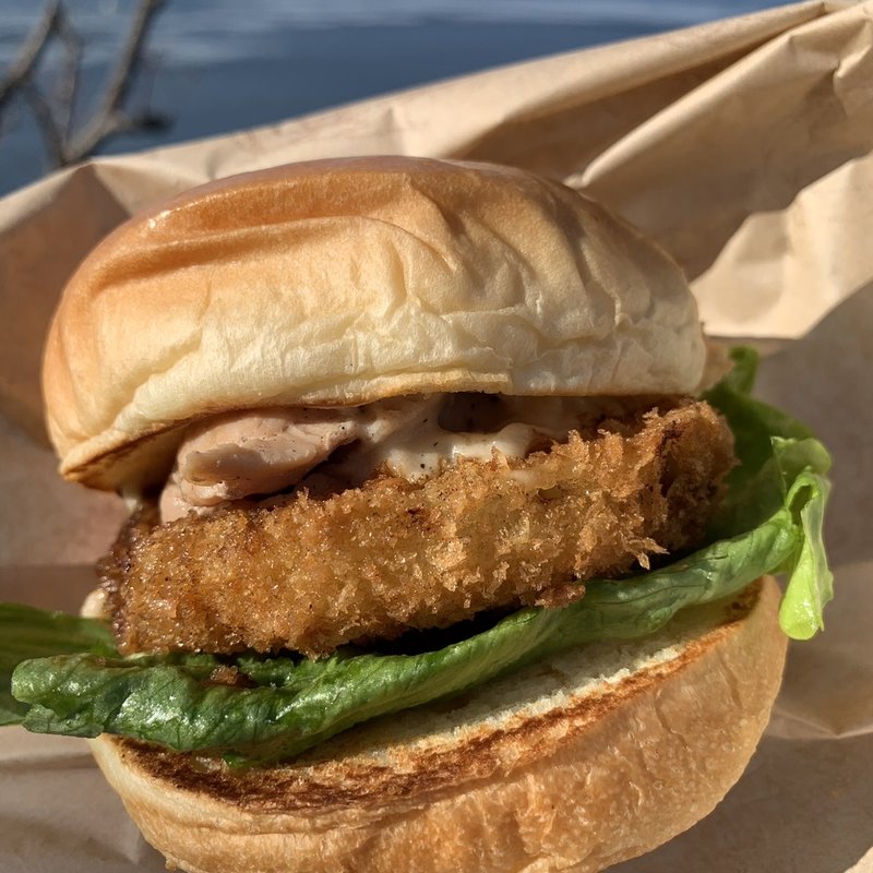 あわじ島玉ねぎたっぷり厚切りビフカツバーガー(あわじ島バーガー 淡路島オニオンキッチン 本店)