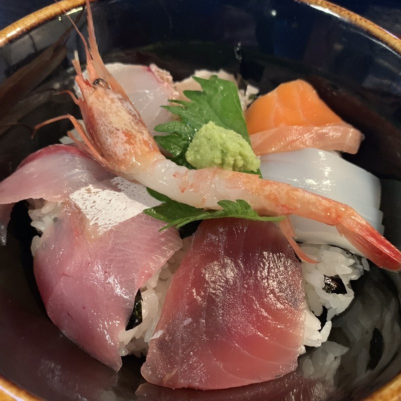 海鮮丼(山田屋ダイニング 路庵かろばんや)