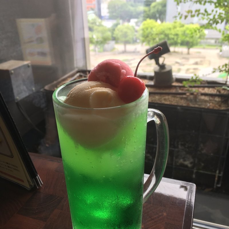 ジャンボクリームソーダ(星乃珈琲店 福岡ソラリア店)