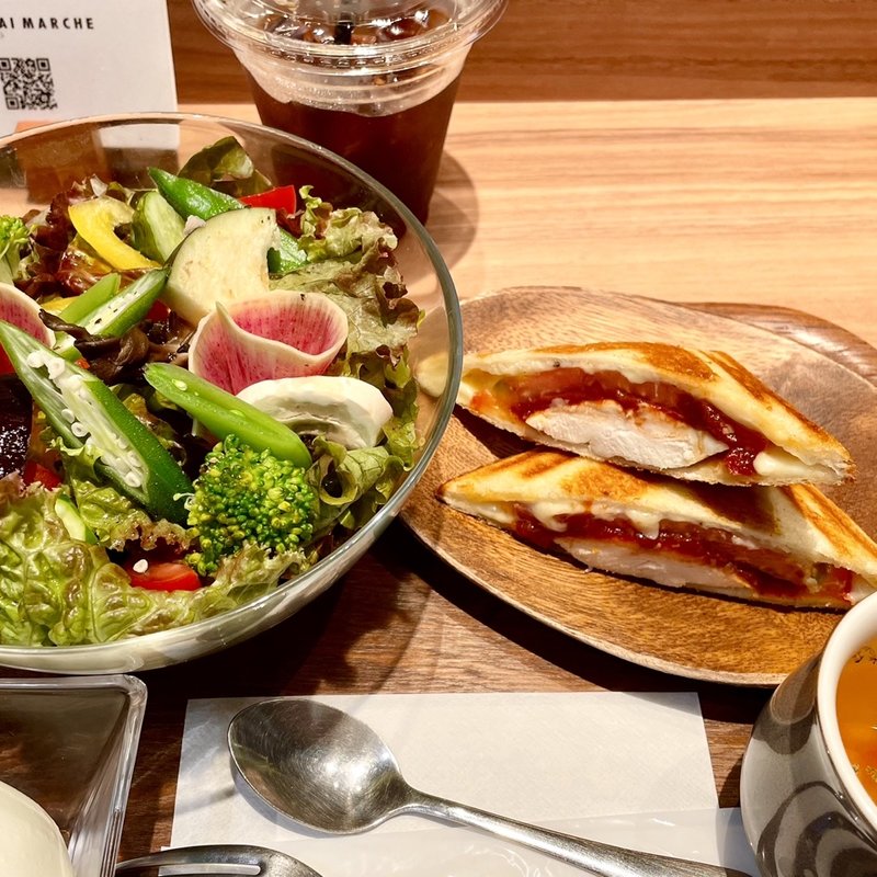 ホットサンド・サラダプレート(Season’s Cafe 学芸大学)