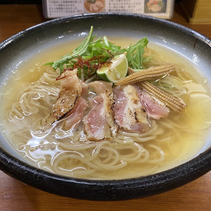 すだちと阿波尾鶏のタタキ冷やし(醤油と貝と麺 そして人と夢 )