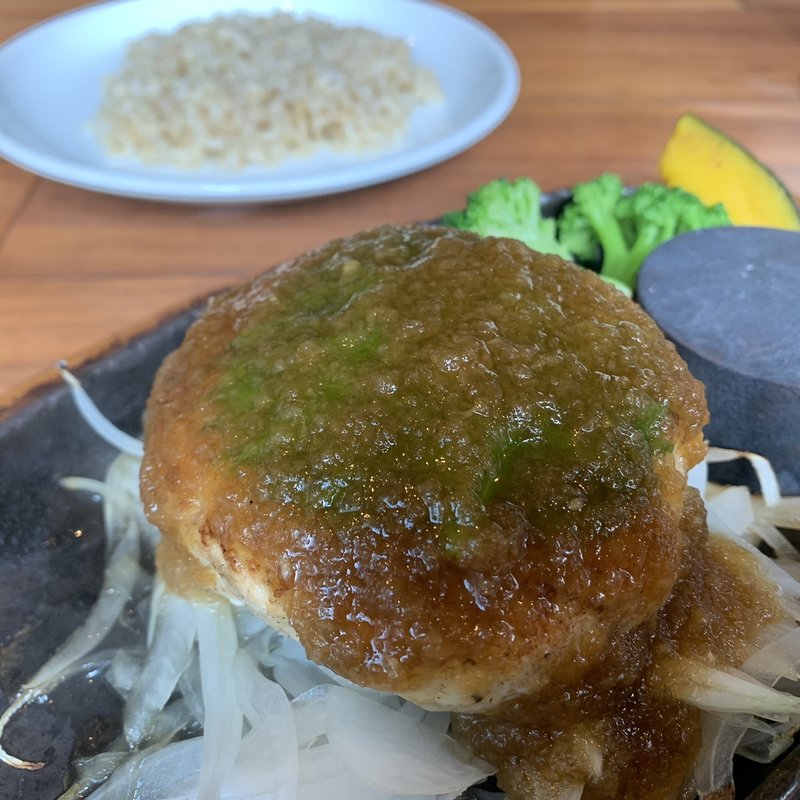 鶏モモ・ムネ肉とお豆腐の軟骨入りハンバーグ(筋肉食堂 )