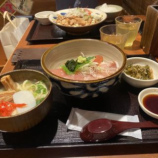 琉球風マグロ丼と沖縄そば定食(海人酒房 )