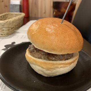  ダグズ・プレミアム多良間牛ノーベジバーガー(ダグズバーガー 石垣島店)