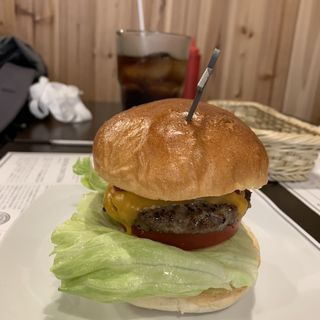 ダグズ・カリフォルニアチーズバーガー(ダグズバーガー 石垣島店)