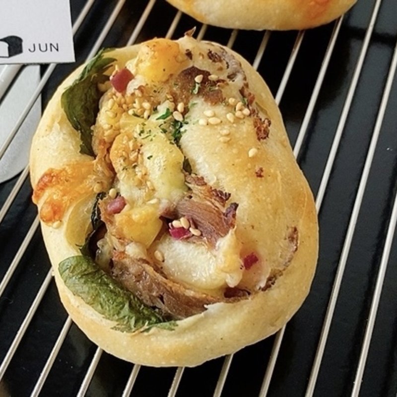 豚バラチーズ梅しそ巻き(パン屋純)