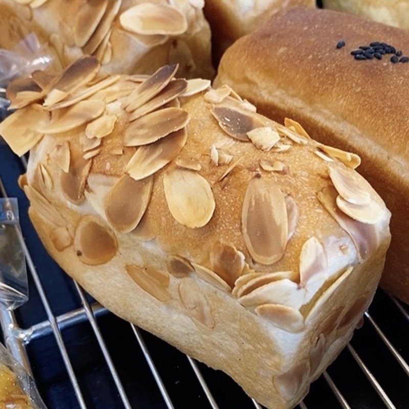 クリームパン(パン屋純)