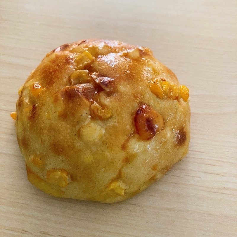 たっぷりチーズコーン(パン屋純)