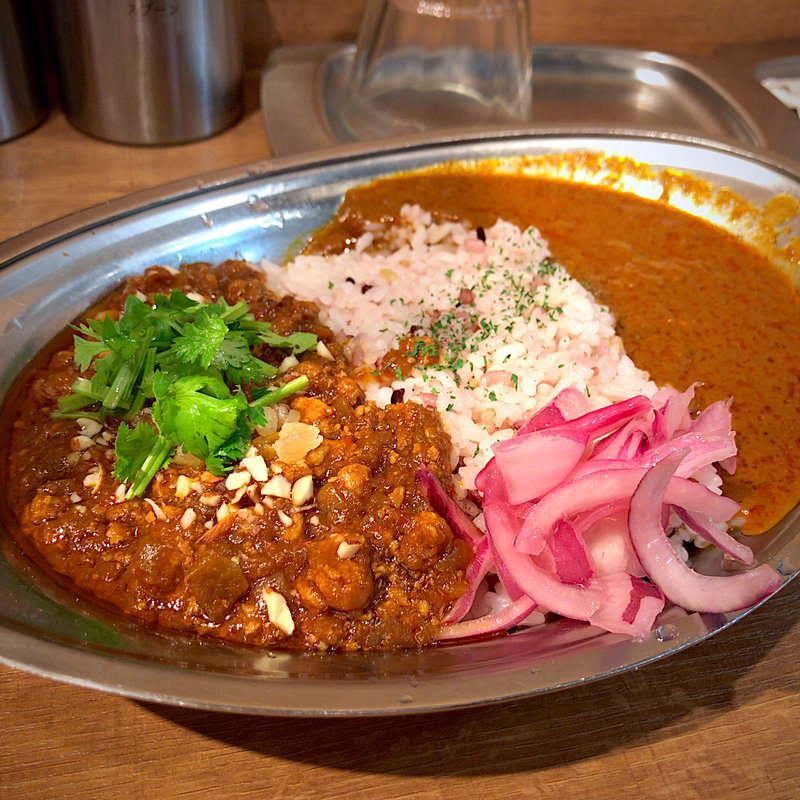 チキンとキーマのあい盛りカレー(スパイスファクトリー エキュート品川店)