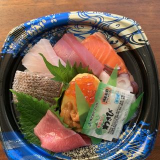 海鮮丼ハーフ(石垣島水産直売所)