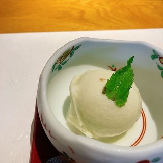 シャインマスカットのアイスクリーム（懐石弁当ランチ・松）(料理屋一汁)