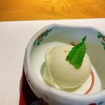 シャインマスカットのアイスクリーム（懐石弁当ランチ・松）(料理屋一汁)