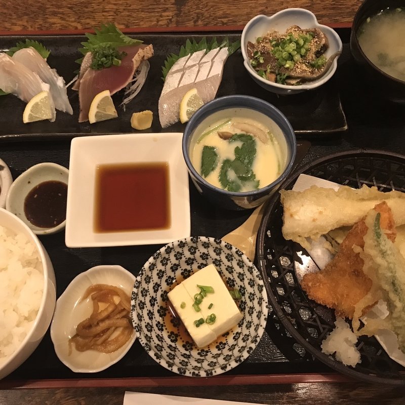 刺身盛り合わせ定食(はじめの一歩)