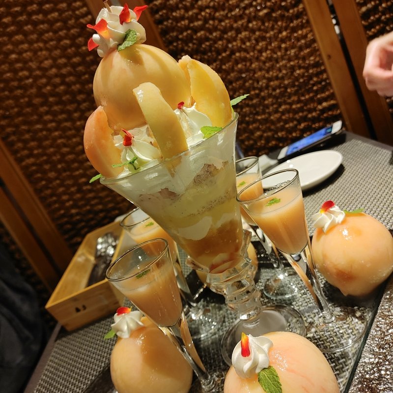 桃パフェ(ザ・リビング)