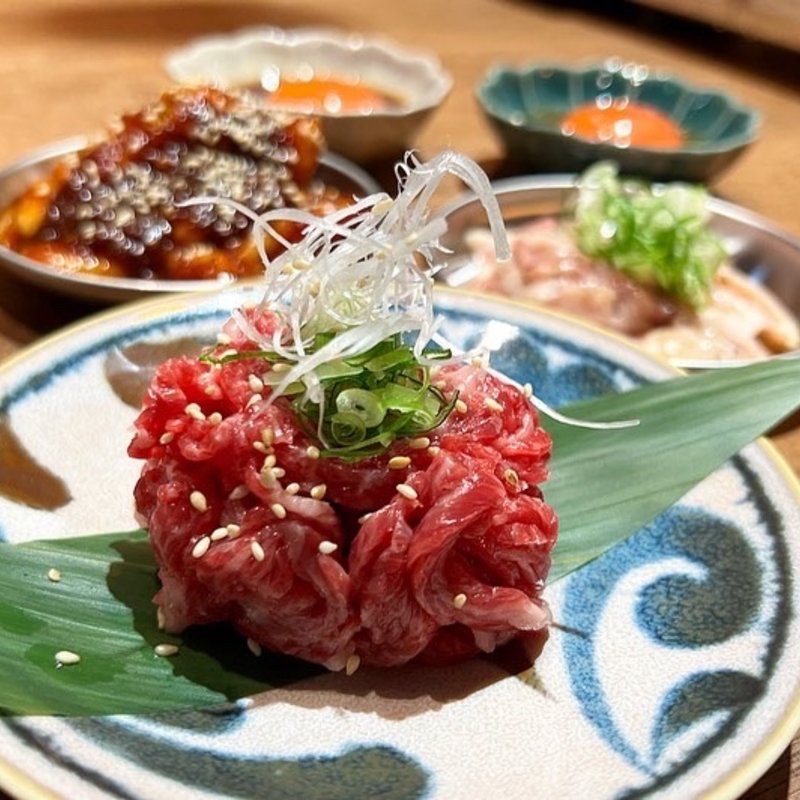 ユッケ(焼肉酒場マモル)