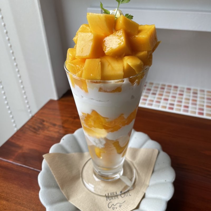 マンゴーパフェ(MAYA CAFE)