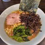 濃厚豚骨らーめん(横浜らーめん 寿三家)