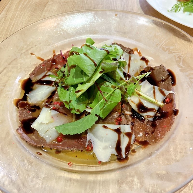 牛肉のたたき　カルパッチョ仕立(トキオプラージュ・ルナティック  （Lunatique TokioPlage）)