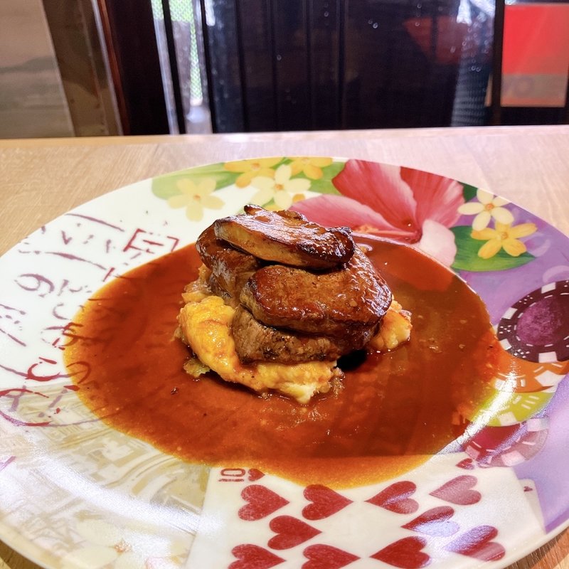 牛フィレ肉のステーキフォアグラのせ　1389円(トキオプラージュ・ルナティック  （Lunatique TokioPlage）)