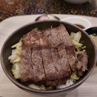 サーロインステーキ丼(グランカフェ)