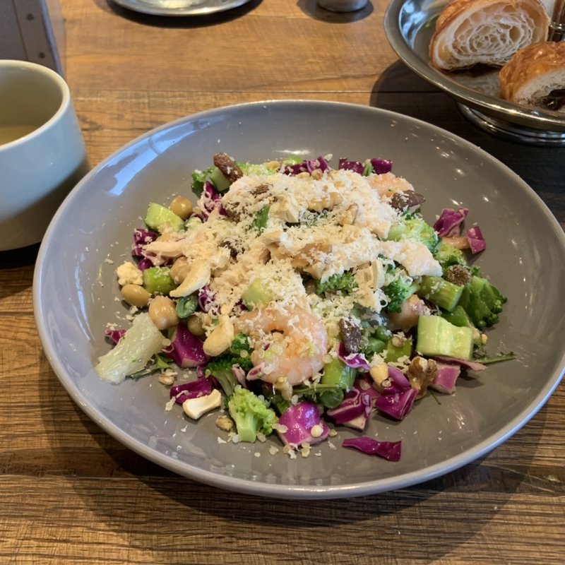 15品目のサラダボウル(Racines Organic（ラシーヌ・オーガニック）)