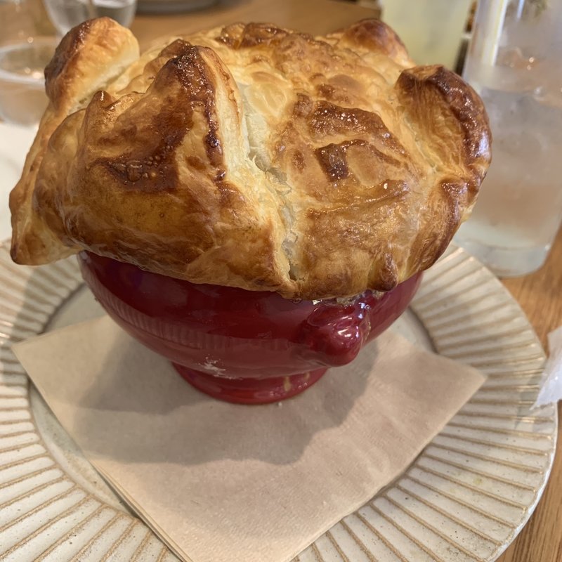 若鶏のクリーム煮パイ包み焼き(oliver)