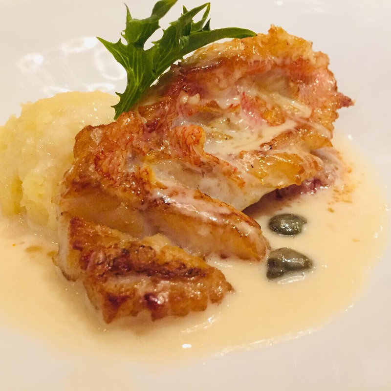 甘鯛のポワレ 松笠仕立 w/ブールブランソース (フランス厨房 旬彩 中央駅店 )