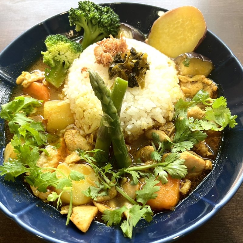 カレー(エムオーイEM Ơi ベトナムカフェ)