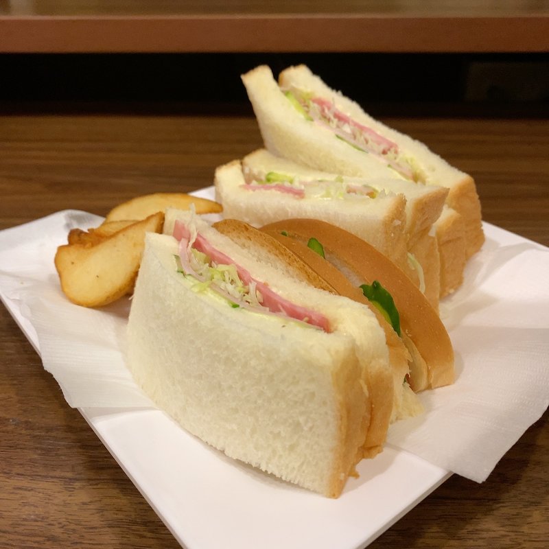 ハムサラダサンド(ハーフ)(ハルニレ )