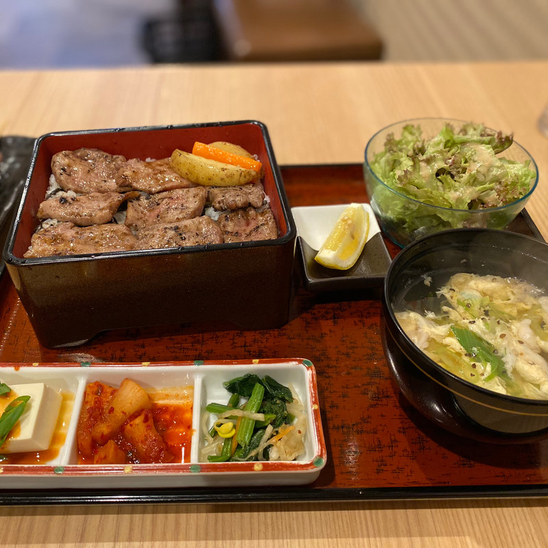 タン重(肉料理 極)