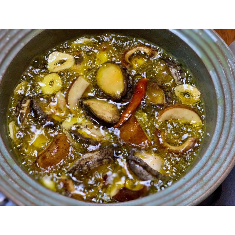 本日のおすすめ　鮑のアヒージョ(おうちごはん わりかん)