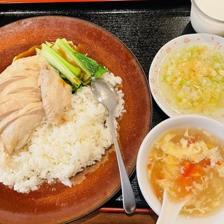 蒸し鶏乗せご飯(広東料理 福萬年)