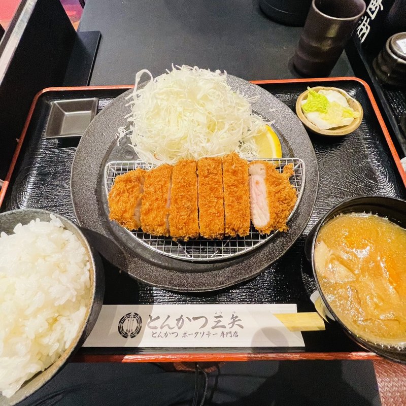 ロースかつ定食(とんかつ三矢)