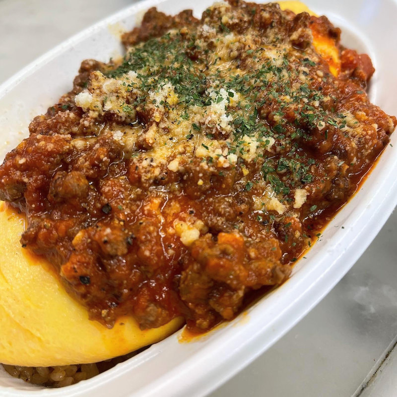 自家製粗挽きボロネーゼとモッツァレラチーズのオムライス テイクアウト(パームスカフェ 自由が丘店)