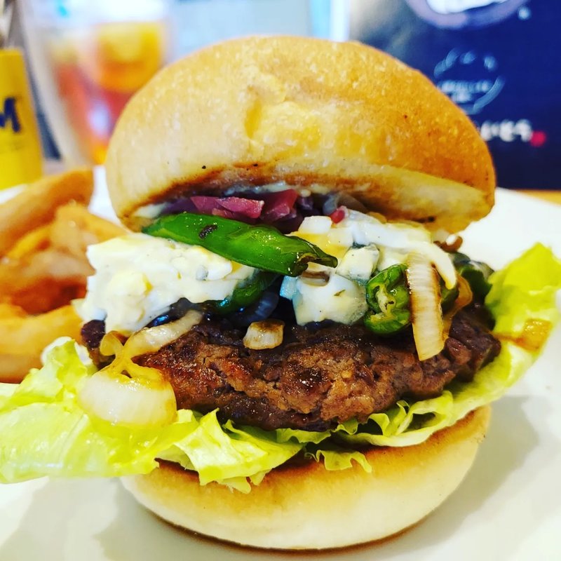 十勝豚丼のタレを使ったテリヤキバーガー(アオラニカフェ)