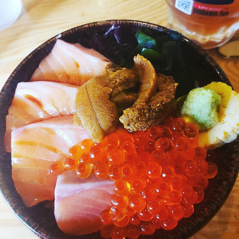 いくら＆生雲丹サーモン丼(波の 渋谷東店)