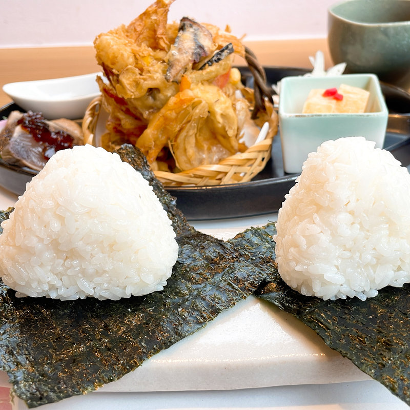 おにぎりスペシャルランチ(おにぎりと野菜のレストラン千華)