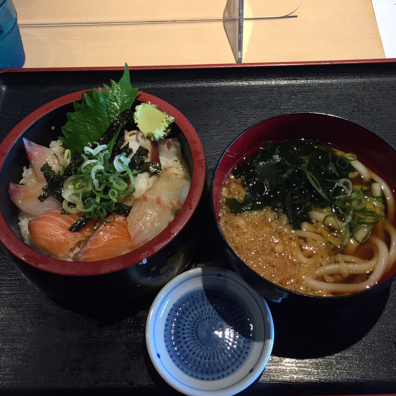 海鮮丼(海鮮や活活丸)