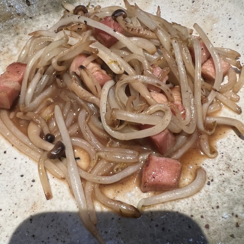 ベーコンときのこのチャンプル(琉球キッチン かりゆし )