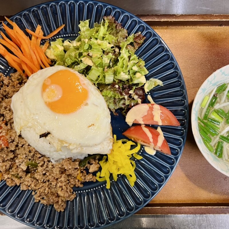 ガパオライス(エムオーイEM Ơi ベトナムカフェ)