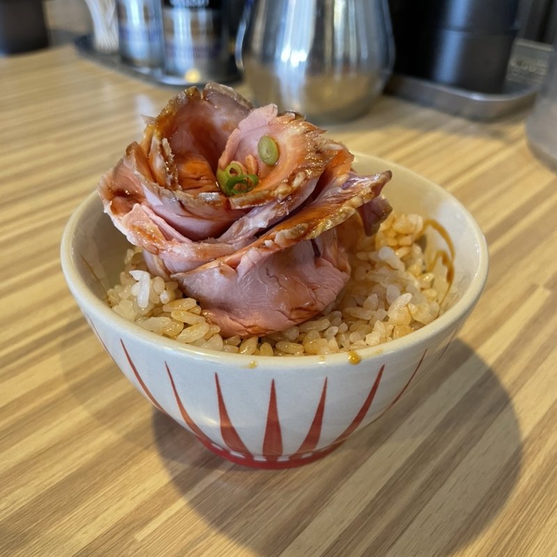 ポークローズ丼(らぁ麺 おかむら)