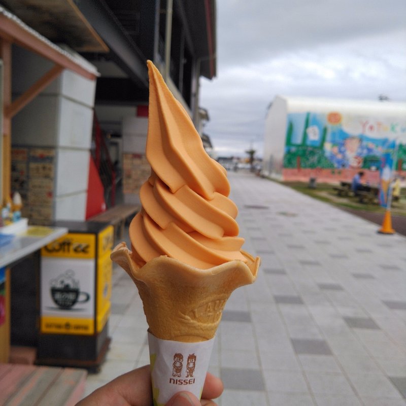 サンシャイントマトソフトクリーム(道の駅 よつくら港 )