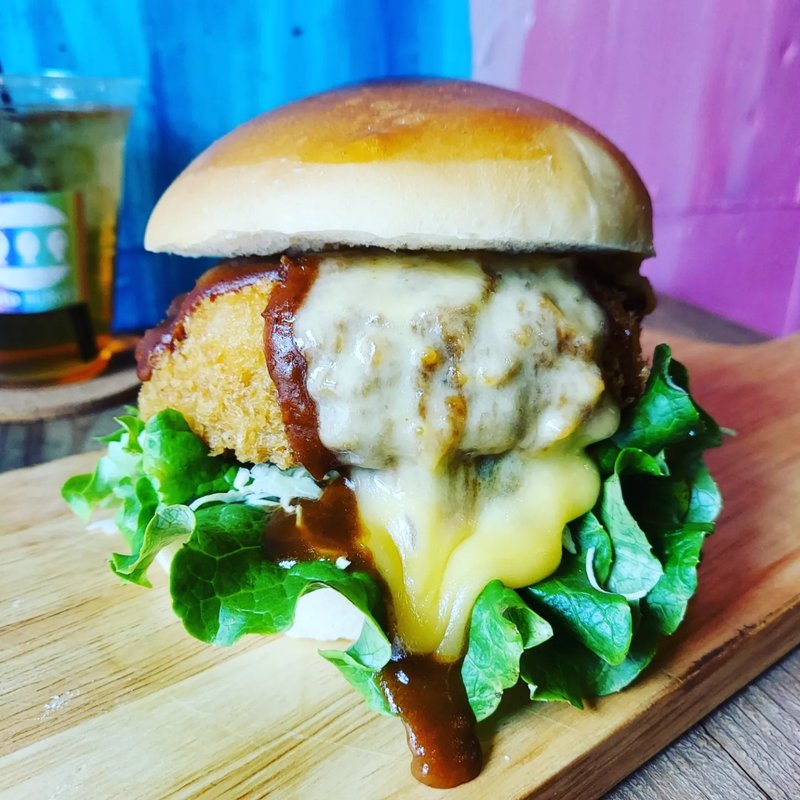 シーフードカレーバーガー＋チーズ(toto BURGER)