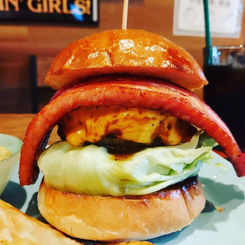 ベーコンチーズバーガー(CRAFT BURGER CAFE & BAR ReGARD)